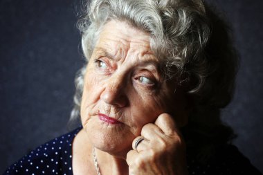 yaşlı kadın yüzü