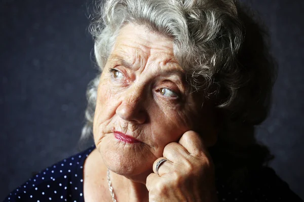 yaşlı kadın yüzü