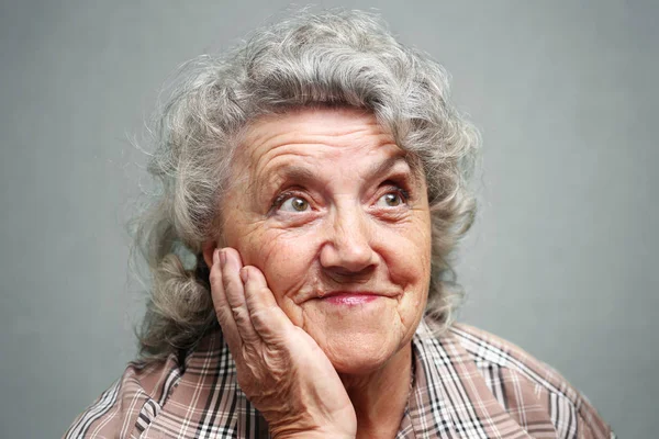 Эмоциональное Лицо Пожилой Женщины — стоковое фото