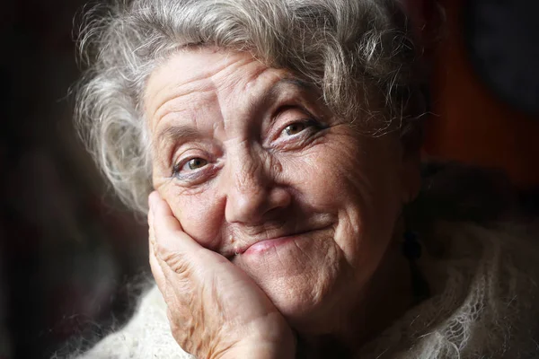 Sonrisa mujer anciana retrato — Foto de Stock