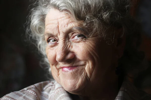 Χαμόγελο πρόσωπο ηλικιωμένη γυναίκα Φωτογραφία Αρχείου