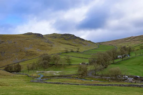 Malham Lugar Fantástico Para Caminhadas Desfrutar Puro Vistas Espetaculares Vistas — Fotografia de Stock