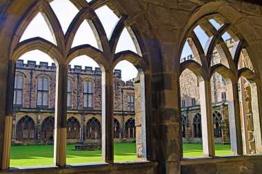 İsa Katedrali, Bakire Meryem ve Durham 'lı Aziz Cuthbert Kilisesi, İngiltere' nin Durham şehrinde bulunan bir katedraldir. Durham Piskoposu, İngiltere kilisesinde dördüncü sırada yer almaktadır..