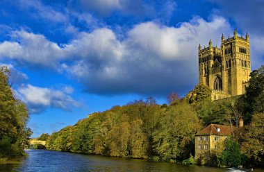 İsa Katedrali, Bakire Meryem ve Durham 'lı Aziz Cuthbert Kilisesi, İngiltere' nin Durham şehrinde bulunan bir katedraldir. Durham Piskoposu, İngiltere kilisesinde dördüncü sırada yer almaktadır..