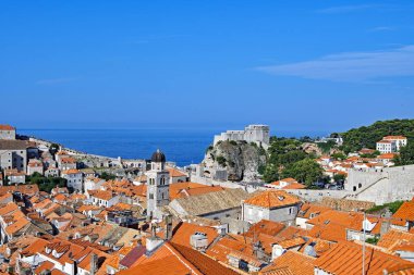 Dubrovnik, Hırvatistan 'ın güneyinde Adriyatik Denizi kıyısında bir şehirdir. Kent Akdeniz 'in en önemli turizm merkezlerinden biri, bir liman ve Dubrovnik-Neretva İlçesinin merkezidir. Şehir bir UNESCO Dünya Mirası sahası. 