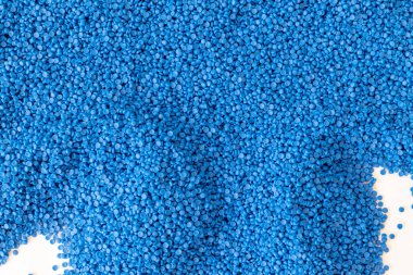 Plastik polimer granüllerin yakın çekim. el tutma Polimer peletler.