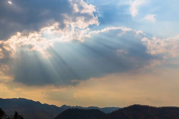 Contrast image of sun breaking trough the clouds in Kanchanaburi — Stock Photo, Image