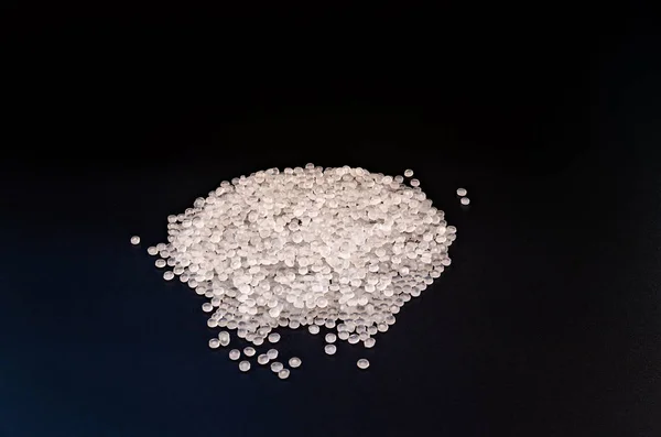 Nahaufnahme von Kunststoff-Polymergranulaten. Polymerkunststoff. Verbindung — Stockfoto