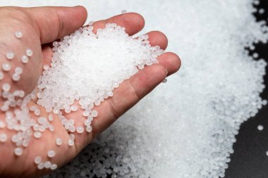 Plastik polimer granüllere yakın çekim. Polimer plastik. bileşik polimer