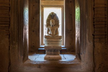 Phimai Tarih Parkı, Phimai Mabedi büyük taştan bir kale..