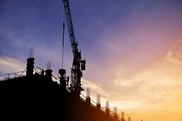 Silhueta Trabalhador Construção Guindaste Construção Fundo Canteiro Obras — Fotografia de Stock