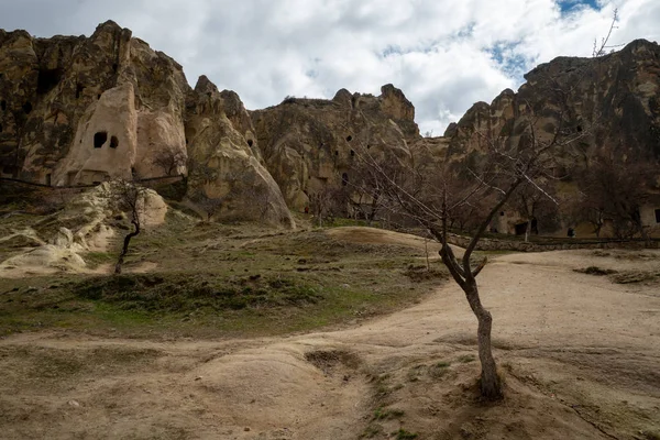 Krajobraz Kapadocji Wokół Miasta Uchisar Turcji Swoimi Słynnymi Jaskiniami — Zdjęcie stockowe