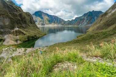 Filipinler 'deki Pinatubo Dağı kuzey adası L' de.