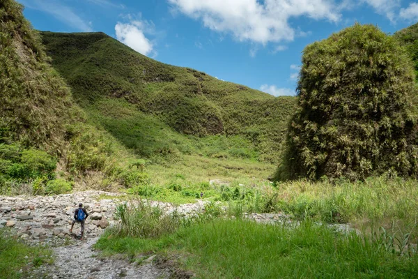 Caminata al Monte Pinatubo en las Filipinas en la isla del norte — Foto de Stock