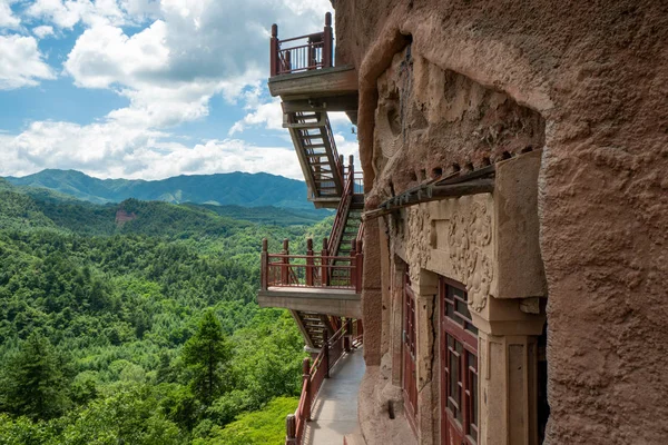 Grutas de Maijishan cerca de Tianshui, provincia de Gansu, al noroeste de Chin — Foto de Stock