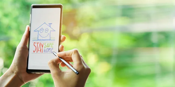 Cihaz kavramını kullanarak evde kalın. Arkadaşınıza, ailenize ya da büyükbabanıza telefon mesajları yollayın. Çovid-19 virüs salgını sırasında başkalarına sağlık sorunlarını göstermek için çizimler yapın..