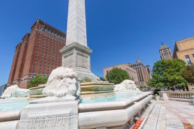 Buffalo Belediye Binası ve McKinley Anıtı 'nın mermer aslanı şehir merkezinde.