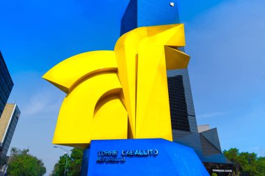 Mexico City, Mexico-10 Aralık 2019 Torre Caballito ve Paseo de Reforma Bulvarı yakınlarındaki Landmark El Caballito Anıtı