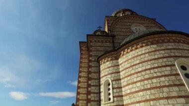 Kosova, Mitrovica. Ortodoks Kilisesi Bölünmüş Şehrin Kuzey Sırp Bölgesi