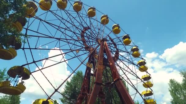 Abandoned Ferris Wheel Chernobyl Amusement Park, Nuclear Disaster Exclusion Zone — Stock Video