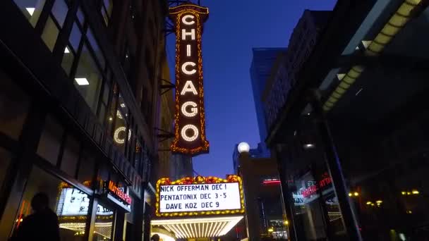 Chicago Illinois USA, Walking to Chicago Theatre Neon Light Sign and Entrance — Stock Video