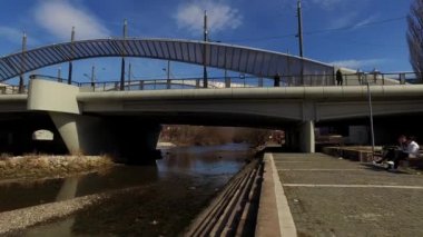 Mitrovica Kosova Köprüsü Kuzey ve Güney Doğu Yakası Panoraması Arasında İbar Nehri Üzerinde