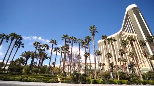 Mandalay Bay Hotel and Casino Las Vegas, Kilátás a mozgó jármű Strip — Stock videók