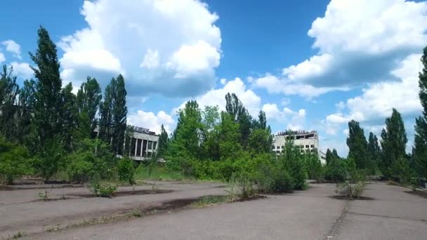 Покинутий Чорнобиль Прип "ять міста на площі в центрі міста Панорама, Україна — стокове відео