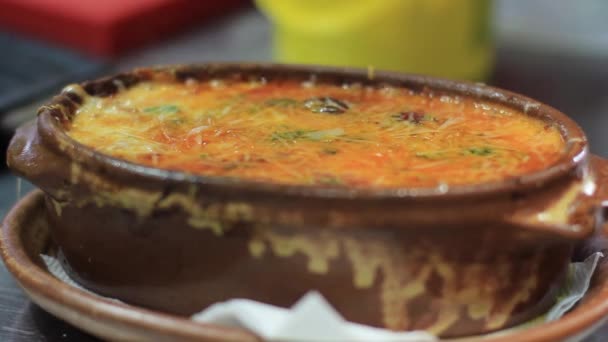 Forró olasz lasagna bolognai, nemzeti konyha étterem élelmiszer, közelkép — Stock videók