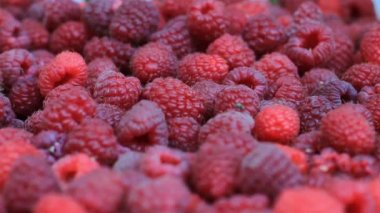 Taze Sulu Ahududu Meyvesi Sepette, Kapatın