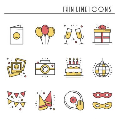 Parti kutlama ince çizgi Icons set. Doğum günü, özel günler, olay, karnaval şenlikli. Temel parti öğeleri simgeler koleksiyonu. Vektör basit doğrusal tasarımı. Resimde. Sembolleri. Maske hediyeler kek kokteyl
