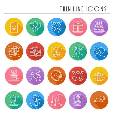 Parti kutlama ince çizgi Icons set. Doğum günü, özel günler, olay, karnaval şenlikli. Temel parti öğeleri simgeler koleksiyonu. Vektör basit doğrusal tasarımı. Resimde. Sembolleri. Maske hediyeler kek havai fişek