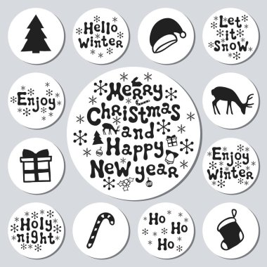 Yılbaşı yeni yıl hediye yuvarlak çıkartmaları. Xmas kümesi Etiketler. Elle çizilmiş dekoratif unsur. Tatil Noel çıkartmaları siyah beyazlı topluluğu. Doku. Vektör çizim. Yazı, kaligrafi.