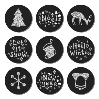 Yılbaşı yeni yıl gümüş Hediyelik Etiketler yuvarlak. Xmas kümesi Etiketler. Elle çizilmiş glitter dekoratif unsur. Parlak tatil Noel çıkartmaları topluluğu. Vektör çizim. Yazı, kaligrafi.