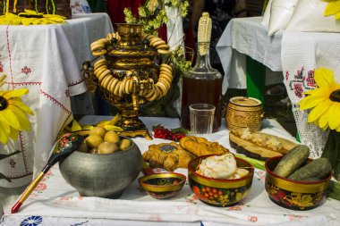 Rus geleneğindeki masa.