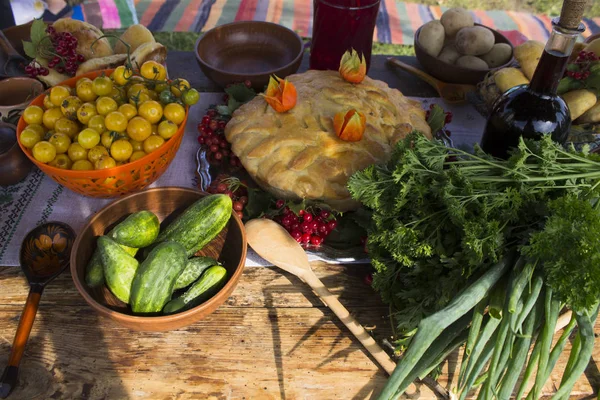 The table in the Russian tradition