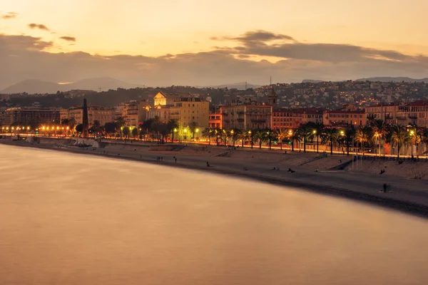 Nice, Frankrijk: nacht bekijken van de oude stad, de Promenade des Anglais — Stockfoto