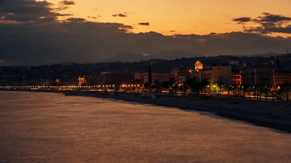 Niza, Francia: vista nocturna del casco antiguo, Promenade des Anglais —  Fotos de Stock