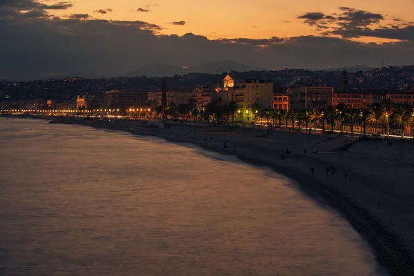 Niza, Francia: vista nocturna del casco antiguo, Promenade des Anglais —  Fotos de Stock