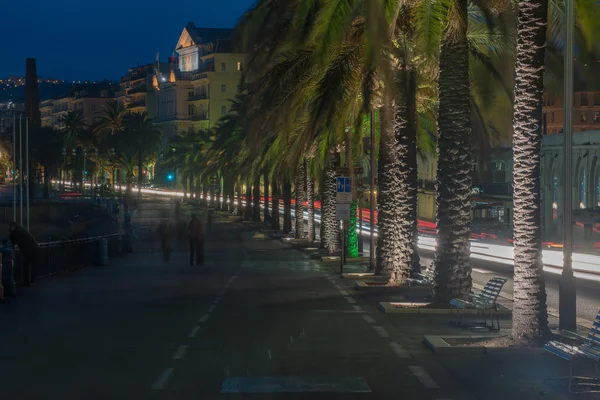 Nice, Francie: noc zobrazit staré město, Promenade des Anglais — Stock fotografie