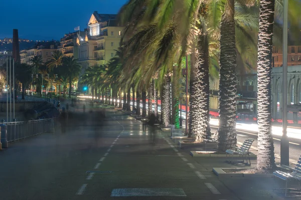 Nice, Fransa: gece eski şehir, Promenade des Anglais görüntülemek — Stok fotoğraf