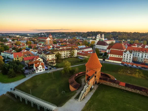 Kaunas, Lituania: vista aérea del casco antiguo y el castillo —  Fotos de Stock