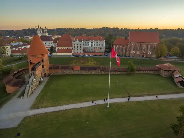 Kaunas, Lituania: veduta aerea dall'alto della città vecchia e del castello — Foto Stock