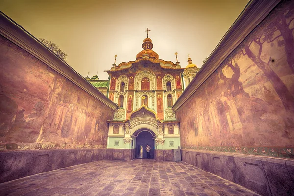 Киев, Украина: Печерская Лавра пещерный монастырь — стоковое фото