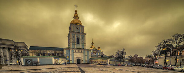 Киев, Украина: Золотокупольный монастырь и Собор Святого Михаила
