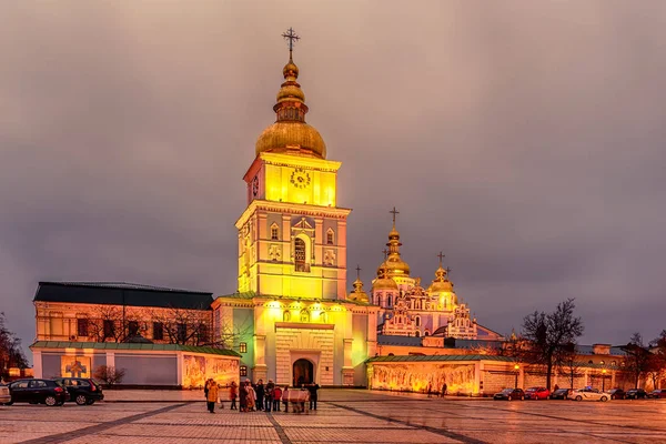 基辅，乌克兰︰ 圣迈克尔斯金圆顶寺和大教堂 — 图库照片