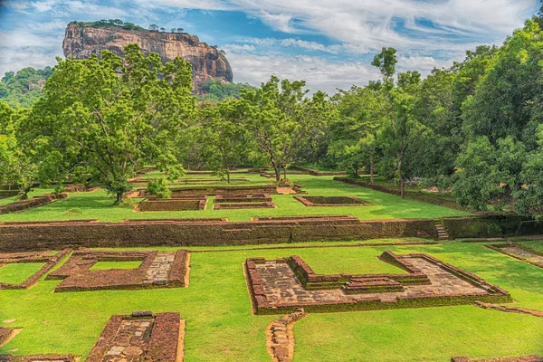 Sri Lanka: antigua fortaleza de Lion Rock en Sigiriya —  Fotos de Stock