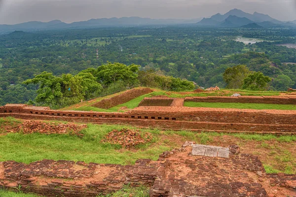 斯里兰卡︰ 古代狮子山堡垒在锡吉里亚 — 图库照片