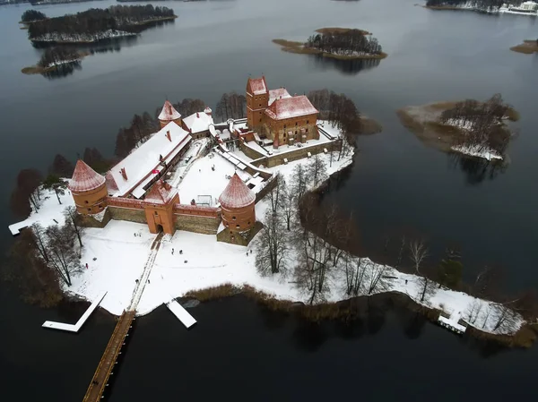 Trakai, Litvanya: Hava üstten görünüm, düz ada kale yatıyordu. — Stok fotoğraf