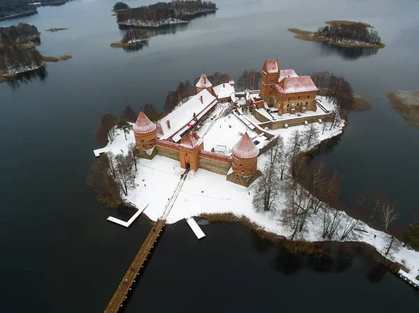 Trakai, Lituânia: vista aérea superior, flat lay do Castelo da Ilha — Fotografia de Stock